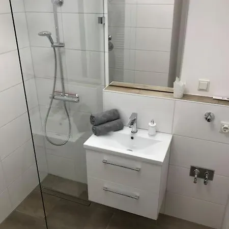 Cozy Apartment Near Maschsee, Balcony, Gardenview Hannover Buitenkant foto